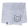 Bawełniany jasnoszary ręcznik z haftowanym czarnym kotem
