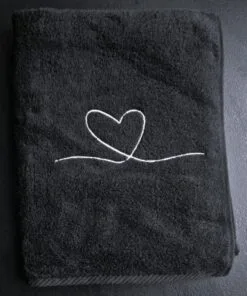 (WYPRZEDAŻ) Ręcznik 100x50 SERCE czarny EGIPSKA BAWEŁNA